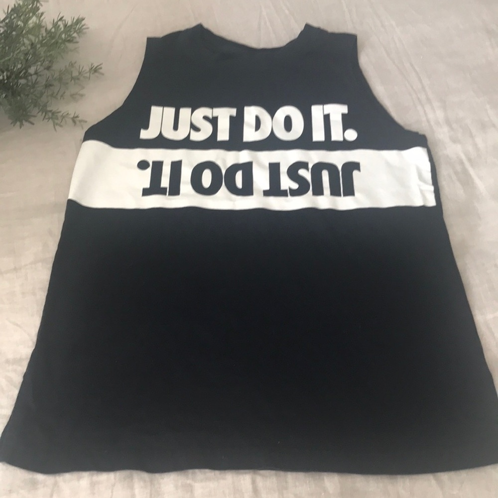 Women’s medium Nike just do it logo cotton black & white sleeveless T-shirt tank
